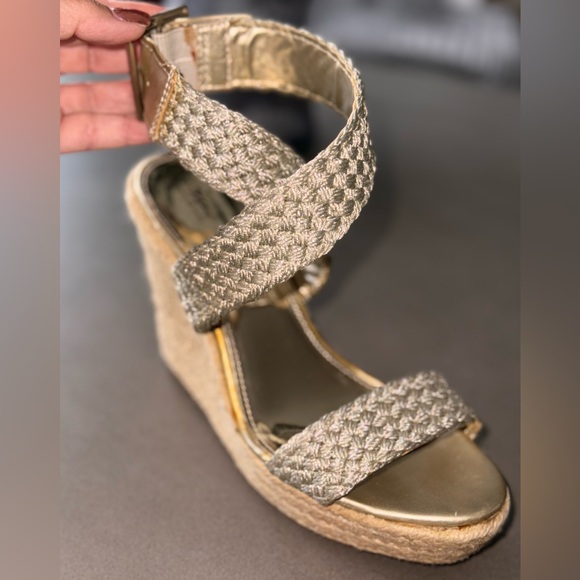 Mossimo Metallic Gold criss cross platform wedge sandal. Size 5.5 - Picture 7 of 8